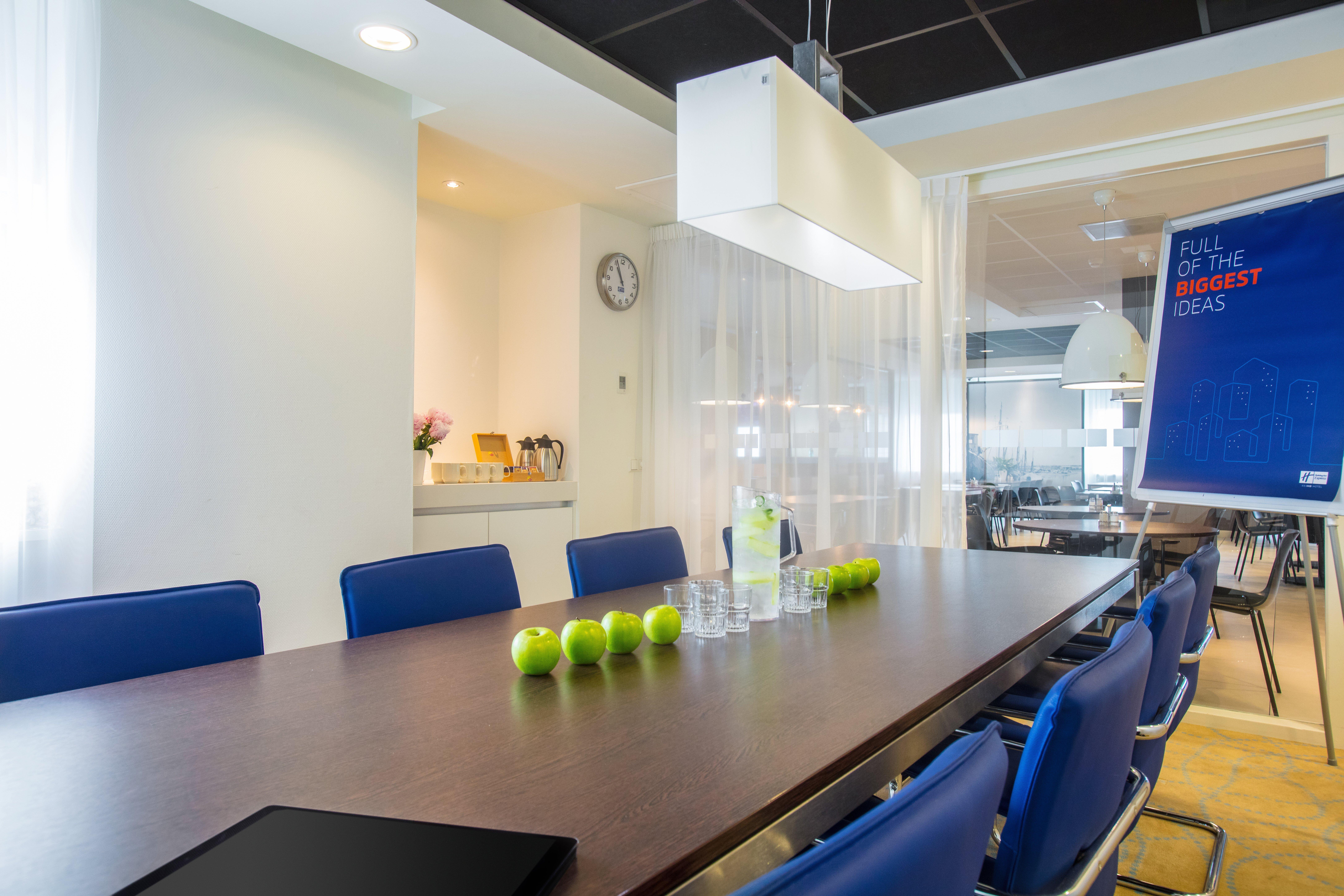 Holiday Inn Express Rotterdam - Central Station By Ihg Exterior photo