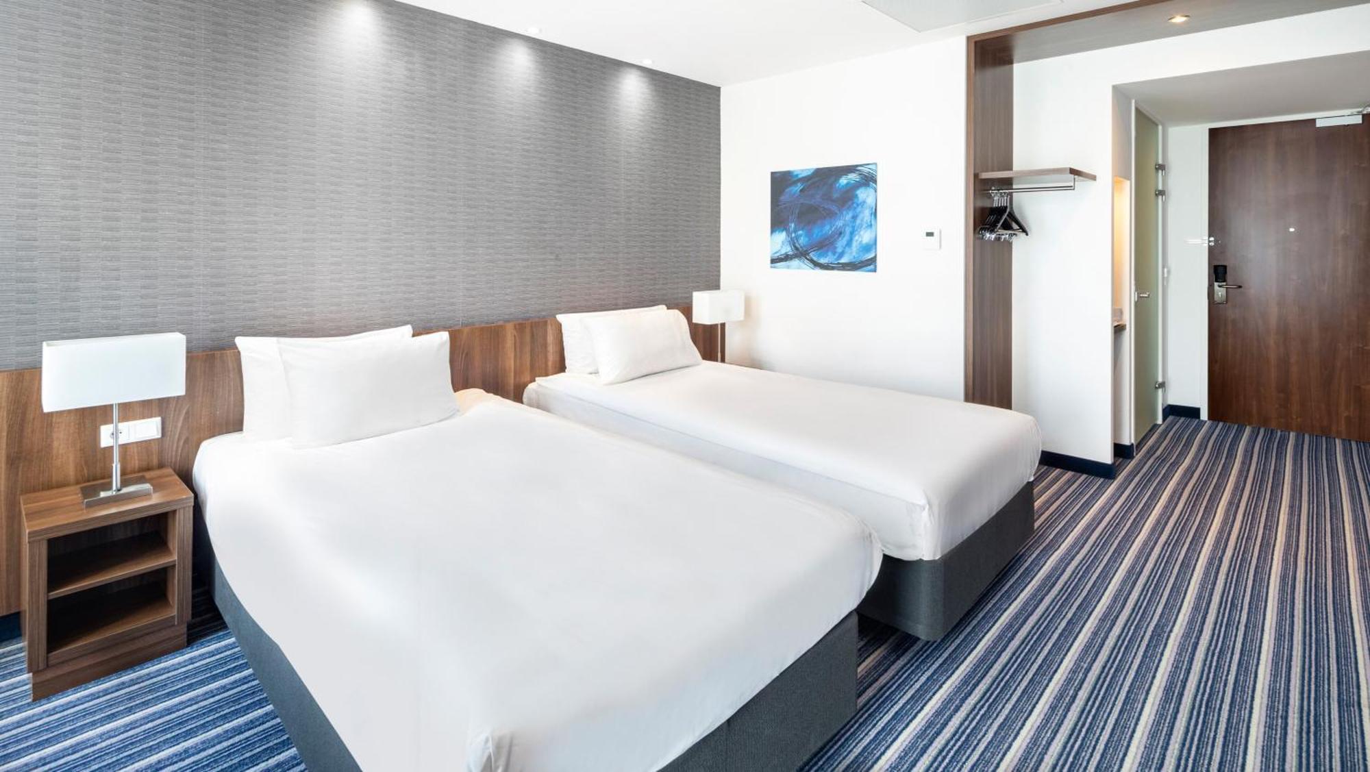 Holiday Inn Express Rotterdam - Central Station By Ihg Exterior photo