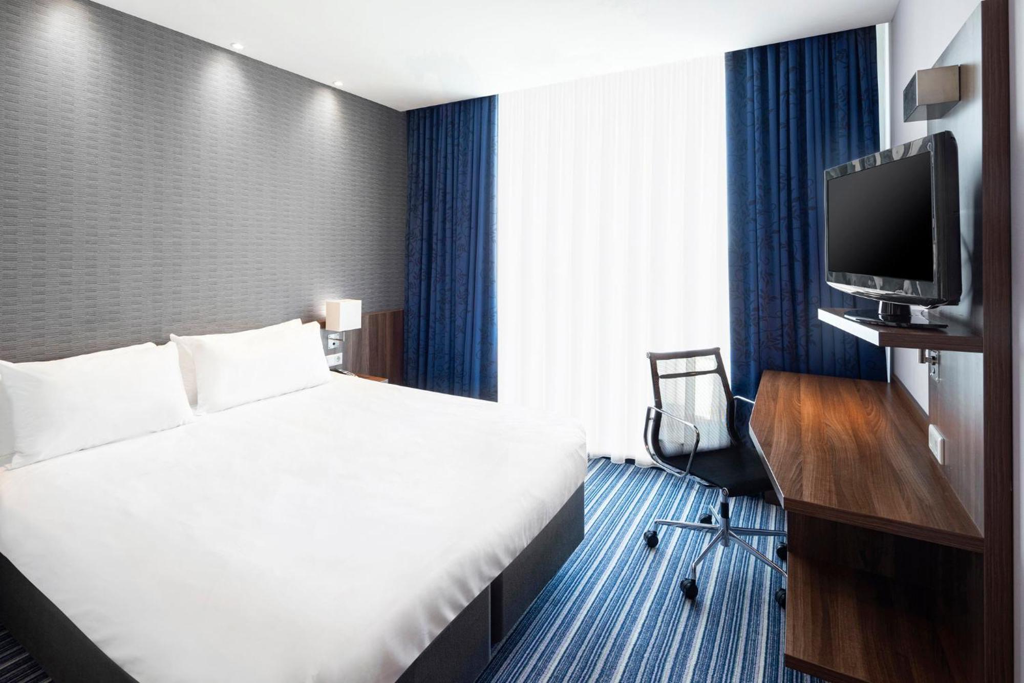Holiday Inn Express Rotterdam - Central Station By Ihg Exterior photo
